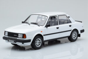 Skoda 130 L Biely IXO 1:18