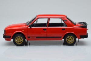 Skoda 130 LR Červený IXO 1:18 18CMC159 Kov – obrázok 3 z 6