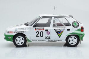 Skoda Felicia #20 S. Blomqvist / B. Cederberg Rally RAC Lombard 1995 IXO 1:18 18RMC147 Kov – obrázok 3 z 6