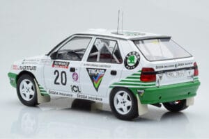 Skoda Felicia #20 S. Blomqvist / B. Cederberg Rally RAC Lombard 1995 IXO 1:18 18RMC147 Kov – obrázok 5 z 6
