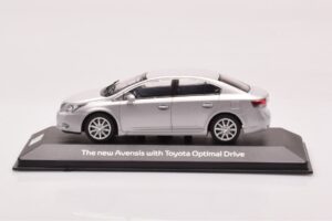 Toyota Avensis T270 Strieborný Minichamps 1:43
