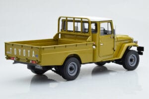 Toyota Land Cruiser 40 4x4 Pickup Olivový Kyosho 1:18 08958K Kov – obrázok 4 z 8
