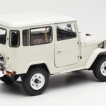 Toyota Land Cruiser FJ40 Van Biely Kyosho 1:18 08971W - image 3 of 8