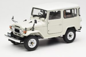 Toyota Land Cruiser FJ40 Van Biely Kyosho 1:18 08971W