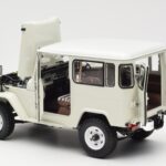Toyota Land Cruiser FJ40 Van Biely Kyosho 1:18 08971W - image 5 of 8
