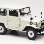 Toyota Land Cruiser FJ40 Van Biely Kyosho 1:18 08971W - image 6 of 8