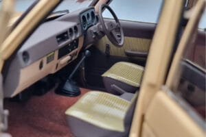 Toyota Land Cruiser 60 Béžový S Volitelnými Dielmi Kyosho 1:18 08956XBE Kov – obrázok 11 z 12
