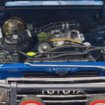 Toyota Land Cruiser 60 Modrý S Volitelnými Dielmi Kyosho 1:18 - image 9 of 11