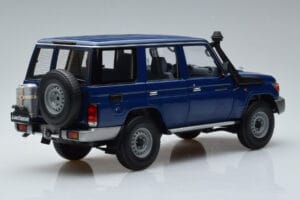 Toyota Land Cruiser J76 Modrý Almost Real 1:18 870101 Kov – obrázok 3 z 7