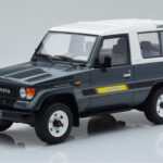 Toyota Land Cruiser LJ73 Šedý Otto 1:18