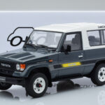 Toyota Land Cruiser LJ73 Šedý Otto 1:18 - image 6 of 6