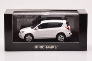 Toyota RAV4 XA30 Biely Minichamps 1:43 400166571 Kov – obrázok 4 z 4