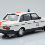 Volvo 240 GL Polícia Belgicko Minichamps 1:18 - image 2 of 6