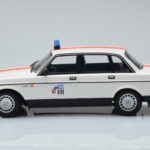 Volvo 240 GL Polícia Belgicko Minichamps 1:18 - image 3 of 6