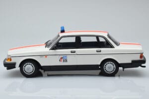 Volvo 240 GL Polícia Belgicko Minichamps 1:18 155171492 Kov – obrázok 3 z 6