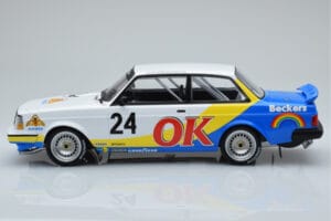Volvo 240 Turbo Beckers #24 P.G. Andersson Nurburgring 1985 IXO 1:18 18RMC105A Kov – obrázok 3 z 6