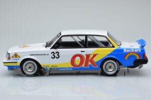 Volvo 240 Turbo Beckers #33 Andersson / Petersson / Linder ETCC Zolder 1985 IXO 1:18 18RMC105B Kov – obrázok 3 z 6