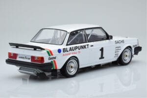 Volvo 240 Turbo IPS Racing Blaupunkt #1 P. Stureson DTM Zolder 1986 IXO 1:18 18RMC106 Kov – obrázok 2 z 6