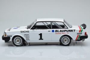 Volvo 240 Turbo IPS Racing Blaupunkt #1 P. Stureson DTM Zolder 1986 IXO 1:18 18RMC106 Kov – obrázok 3 z 6