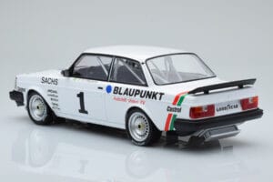 Volvo 240 Turbo IPS Racing Blaupunkt #1 P. Stureson DTM Zolder 1986 IXO 1:18 18RMC106 Kov – obrázok 5 z 6