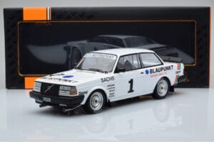 Volvo 240 Turbo IPS Racing Blaupunkt #1 P. Stureson DTM Zolder 1986 IXO 1:18 18RMC106 Kov – obrázok 6 z 6