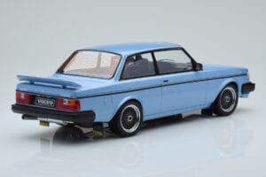 Volvo 240 Turbo Svetlo Modrý IXO 1:18 18MCC090 Kov – obrázok 2 z 6