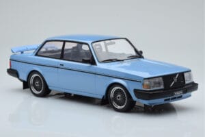 Volvo 240 Turbo Svetlo Modrý IXO 1:18 18MCC090 Kov – obrázok 4 z 6
