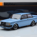 Volvo 240 Turbo Svetlo Modrý IXO 1:18 - image 6 of 6