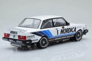 Volvo 240 Turbo Nordica #1 J. Cecotto / A. Olafsson ETCC Brno 1986 IXO 1:18 18RMC087 Kov – obrázok 2 z 6