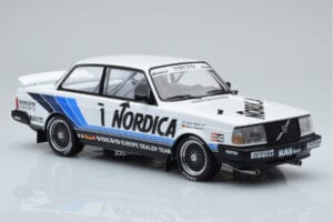 Volvo 240 Turbo Nordica #1 J. Cecotto / A. Olafsson ETCC Brno 1986 IXO 1:18 18RMC087 Kov – obrázok 4 z 6