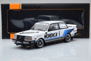 Volvo 240 Turbo Nordica #1 J. Cecotto / A. Olafsson ETCC Brno 1986 IXO 1:18 18RMC087 Kov – obrázok 6 z 6