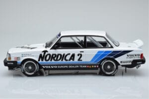 Volvo 240 Turbo Nordica #2 U. Granberg / T. Lindstrom ETCC Brno 1986 IXO 1:18 18RMC088 Kov – obrázok 3 z 6
