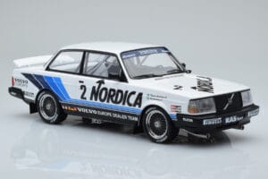 Volvo 240 Turbo Nordica #2 U. Granberg / T. Lindstrom ETCC Brno 1986 IXO 1:18 18RMC088 Kov – obrázok 4 z 6