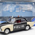 Volvo P121 Polícia Revell 1:18 8904 - image 8 of 8
