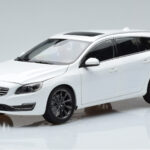 Volvo V60 D3 Crystal Biely FAW 1:18