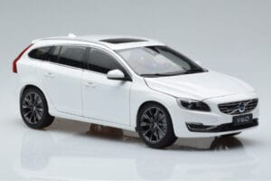 Volvo V60 D3 Crystal Biely FAW 1:18 9430840 Kov – obrázok 5 z 7