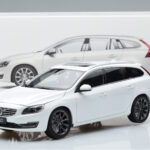 Volvo V60 D3 Crystal Biely FAW 1:18 - image 7 of 7