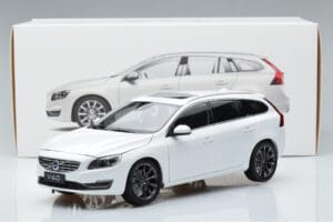 Volvo V60 D3 Crystal Biely FAW 1:18 9430840 Kov – obrázok 7 z 7