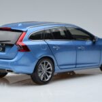 Volvo V60 D3 Power Modrý FAW 1:18 9430839 Kov - image 3 of 7