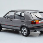 Volkswagen Golf GTI Mk2 Šedý MCG 1:18 - image 5 of 6