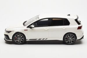 Volkswagen Golf GTI Mk8 Clubsport Biely Otto 1:18 OT986 Živica – obrázok 3 z 6