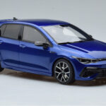 Volkswagen Golf Mk8 R Modrý Otto 1:18 - image 4 of 6