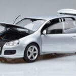 Volkswagen Golf GTI Mk5 Pirelli Edition Strieborný Norev 1:18 188425 Kov - image 2 of 7