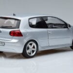 Volkswagen Golf GTI Mk5 Pirelli Edition Strieborný Norev 1:18 188425 Kov - image 3 of 7