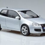 Volkswagen Golf GTI Mk5 Pirelli Edition Strieborný Norev 1:18 188425 Kov - image 5 of 7