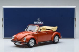 Volkswagen Beetle 1303 Kabriolet Oranžový Norev 1:18 188526 Kov – obrázok 6 z 6