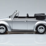 Volkswagen Beetle 1303 Kabriolet Strieborný Norev 1:18 - image 3 of 6