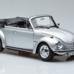 Volkswagen Beetle 1303 Kabriolet Strieborný Norev 1:18 - image 4 of 6
