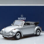 Volkswagen Beetle 1303 Kabriolet Strieborný Norev 1:18 - image 6 of 6