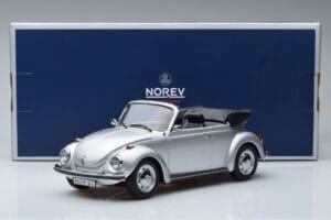 Volkswagen Beetle 1303 Kabriolet Strieborný Norev 1:18 188530 Kov – obrázok 6 z 6